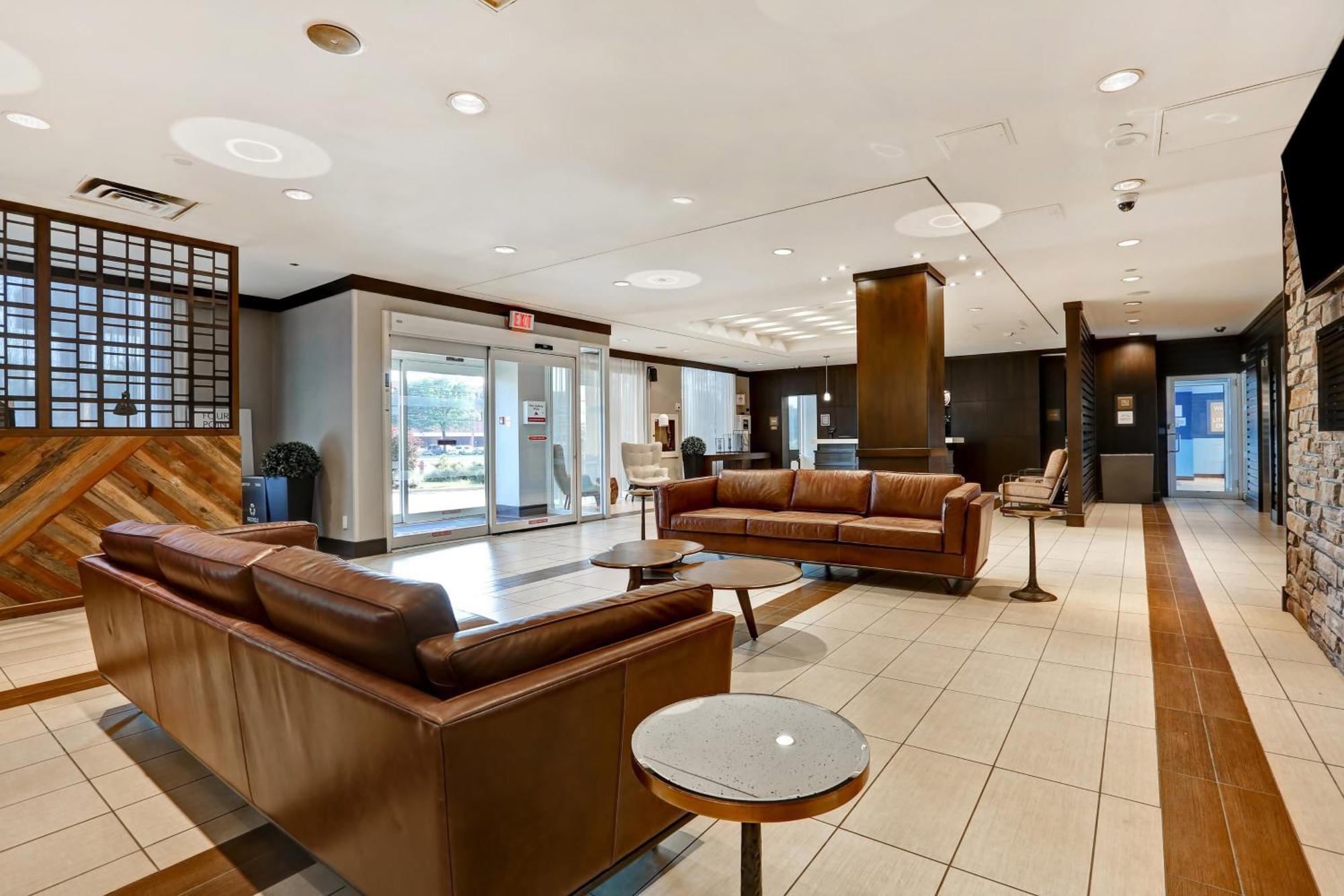 Four Points By Sheraton Toronto Mississauga Exterior photo