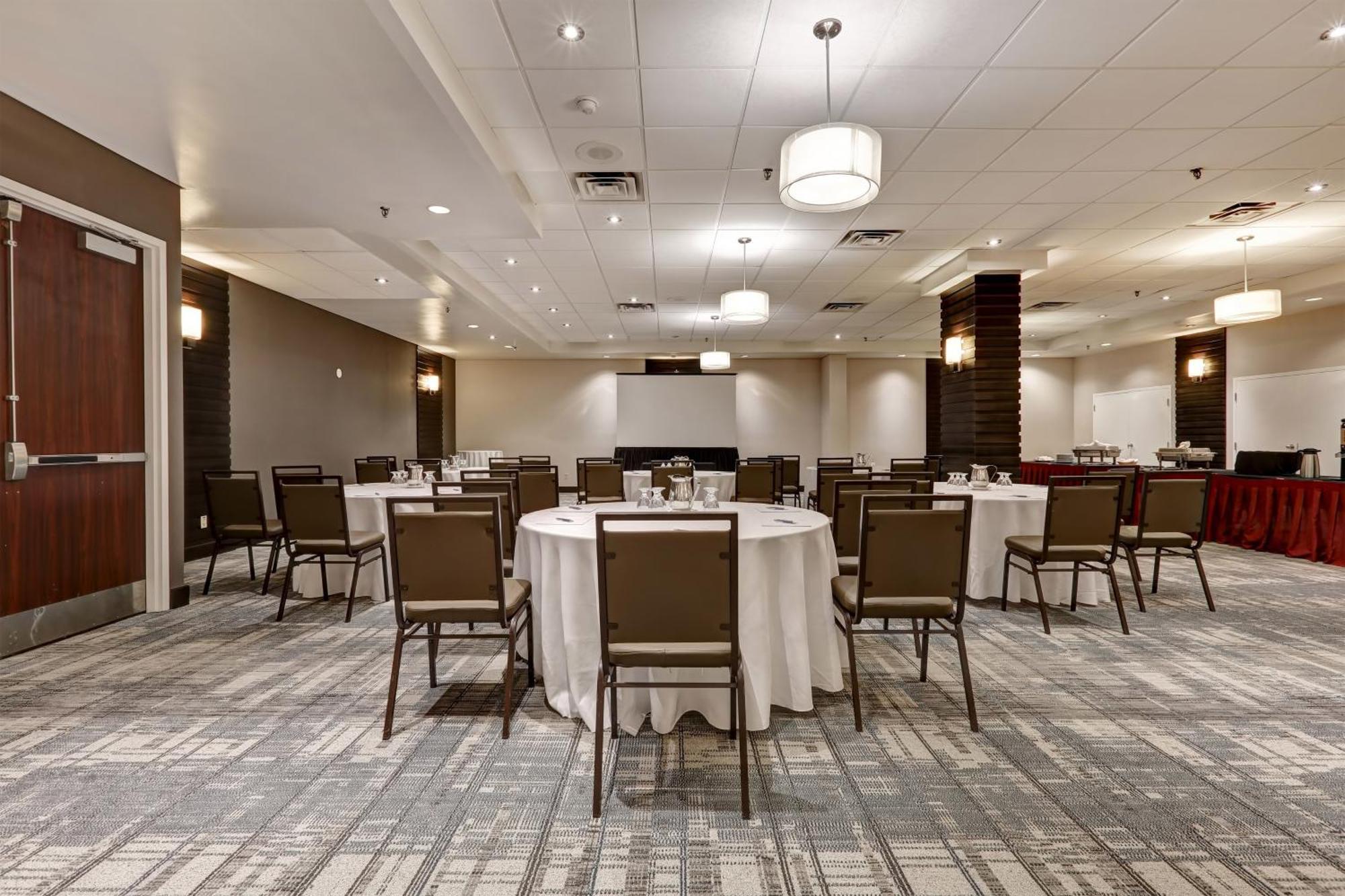 Four Points By Sheraton Toronto Mississauga Exterior photo