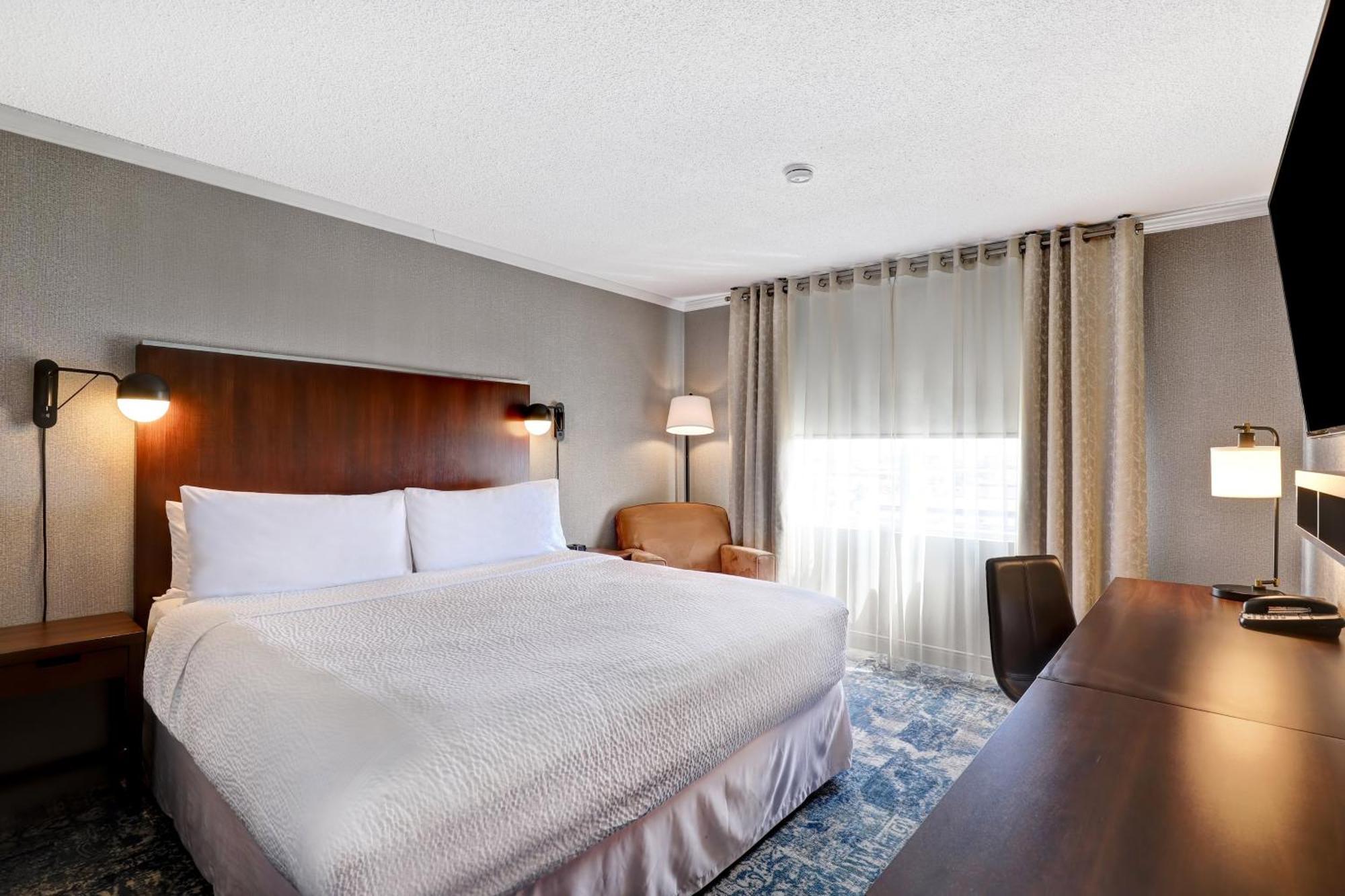 Four Points By Sheraton Toronto Mississauga Exterior photo